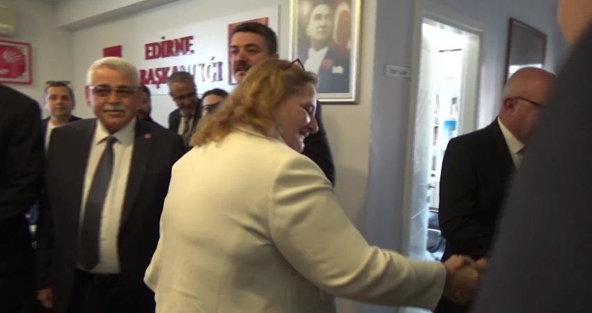 CHP Genel Başkan Yardımları Bihlun Tamaylıgil, Gökçe Gökçen ve Yankı Bağcıoğlu, partinin