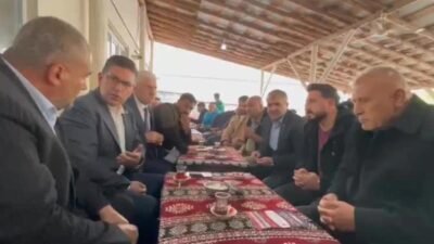 CHP Isparta Milletvekili Hikmet Yalım Halıcı, Muş'ta vatandaşla sohbetinde "İşler