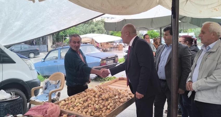 Osmaniye'nin Kadirli ilçesinde CHP yöneticileri sahaya çıktı, yurttaşlar pazar yerini