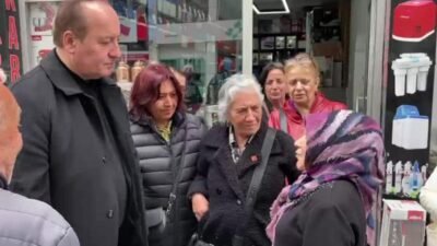 CHP Karabük Milletvekili Cevdet Akay, Karabük'te esnaf ziyareti yaparak vatandaşların