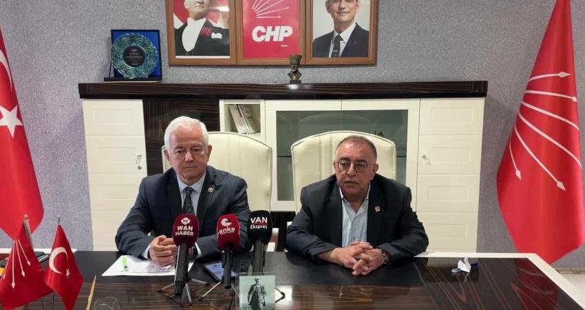 CHP Van örgütü sahaya inerek esnaf ve vatandaşların sorunların dinlemeye