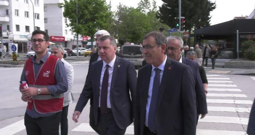 CHP Çanakkale Milletvekili Özgür Ceylan ve beraberindeki heyet Etimesgut’ta esnaf