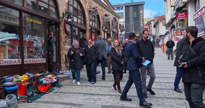 Cumhuriyet Halk Partisi (CHP) örgütleri, yurt genelinde sahaya indi, vatandaşlarla