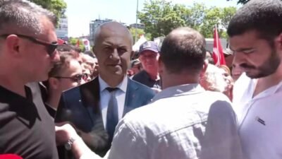 CHP Genel Başkanı Özgür Özel'in, CHP Ankara İl Başkanlığı önünde