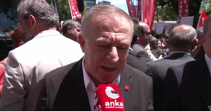 CHP Ankara İl Başkanlığı önündeki bayramlaşma öncesi konuşan CHP İstanbul