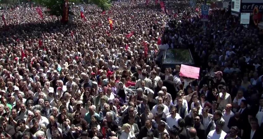 CHP Grup Başkanı Özgür Özel, en kısa sürede kurultaya gidilmesi