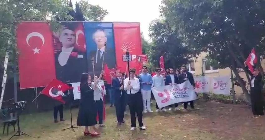 CHP Baden Birliğinin düzenlediği 19 Mayıs etkinliğinde Aydınlık meşalesi yakıldı Almanya'da faaliyet gösteren CHP Baden Birliği, 19 Mayıs Atatürk’ü Anma,