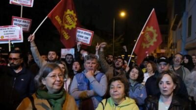 CHP'nin 38’inci Olağan Kurultayı’nın iptaline ilişkin kararının ardından Eskişehir'de partililer