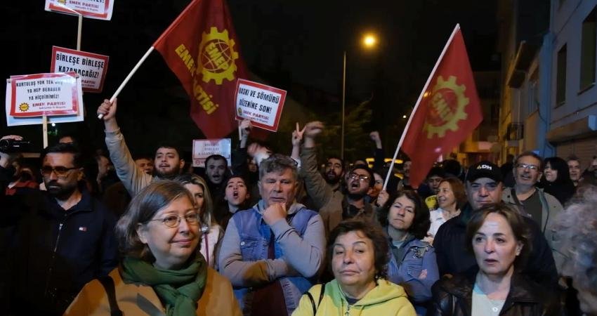 CHP'nin 38’inci Olağan Kurultayı’nın iptaline ilişkin kararının ardından Eskişehir'de partililer