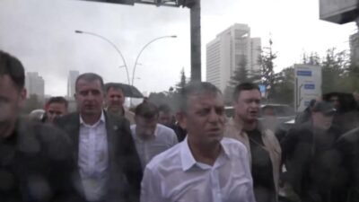 CHP Genel Başkanı Özgür Özel, polisin biber gazlı müdahalesinin ardından,