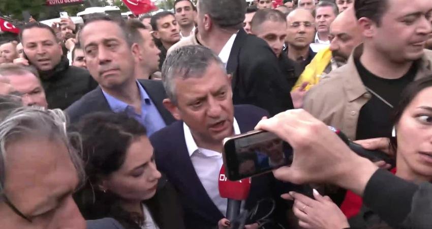  TBMM’ye yürüyen CHP Genel Başkanı Özgür Özel, “Bir genel merkezi