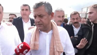  CHP Genel Merkez binasına, otopark girişindeki zincirleri, ardından da demir
