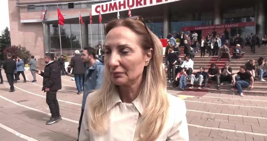 CHP Genel Merkezi’nde gerginlik… Aylin Nazlıaka: “AKP’nin CHP’de kardeşi kardeşe kırdırma amacına izin vermemek lazım” CHP Aile ve Sosyal Hizmetler Politika Kurulu Başkanı Aylin Nazlıaka,