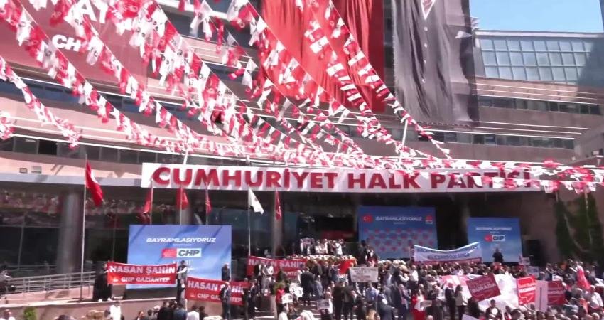 İstinaf kararıyla tedbiren CHP Genel Başkanı olarak görevlendirilen Kemal Kılıçdaroğlu,