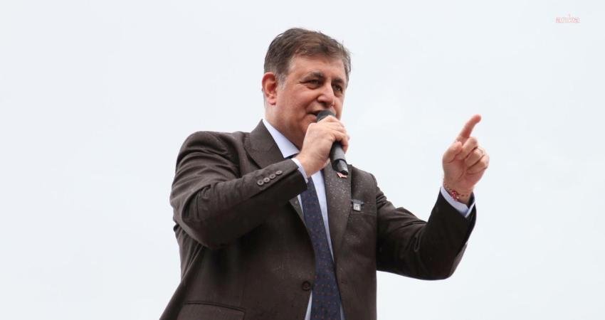 CHP Genel Merkezi’ne polis müdahalesi… Cemil Tugay: “Boyun eğmeyeceğiz” İZBB Başkanı Cemil Tugay, CHP Genel Merkezi'ne polis müdahalesiyle tahliye