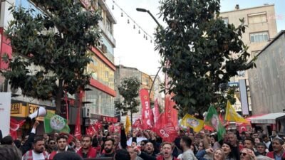 CHP Genel Merkezi’nin polis müdahalesiyle tahliye edilmesine karşı Bahçelievler’de yürüyüş