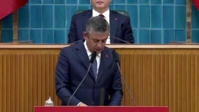 CHP Genel Başkanı Özgür Özel, hükümetin dış politika yaklaşımını eleştirerek,