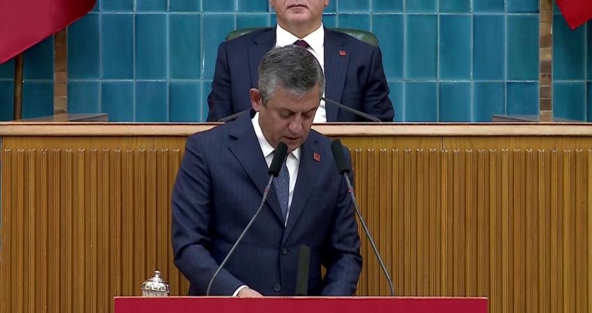 CHP Genel Başkanı Özgür Özel, hükümetin dış politika yaklaşımını eleştirerek,