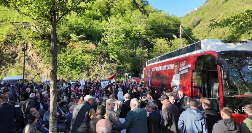 CHP heyeti, "Maden ruhsatlarıyla kuşatılan Karadeniz'de halkımızın yanındayız" sloganıyla başlattığı