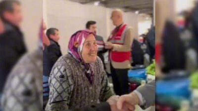 CHP Zonguldak İl Başkanı Devrim Dural, kent pazarı ziyaretinde üreticiler