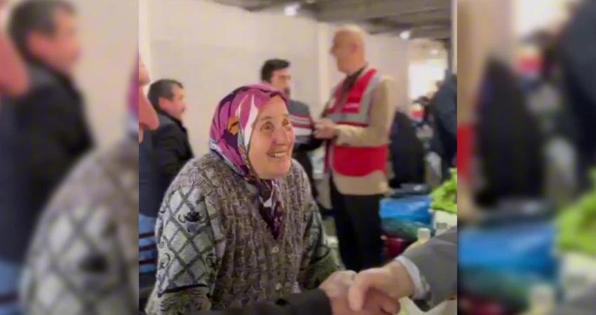 CHP Zonguldak İl Başkanı Devrim Dural, kent pazarı ziyaretinde üreticiler