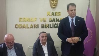 CHP Kars Milletvekili İnan Akgün Alp ve CHP Artvin Milletvekili Uğur