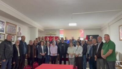 CHP Hopa İlçe Başkanlığı'nda Kurban Bayramı dolayısıyla bayramlaşma programı düzenlendi.