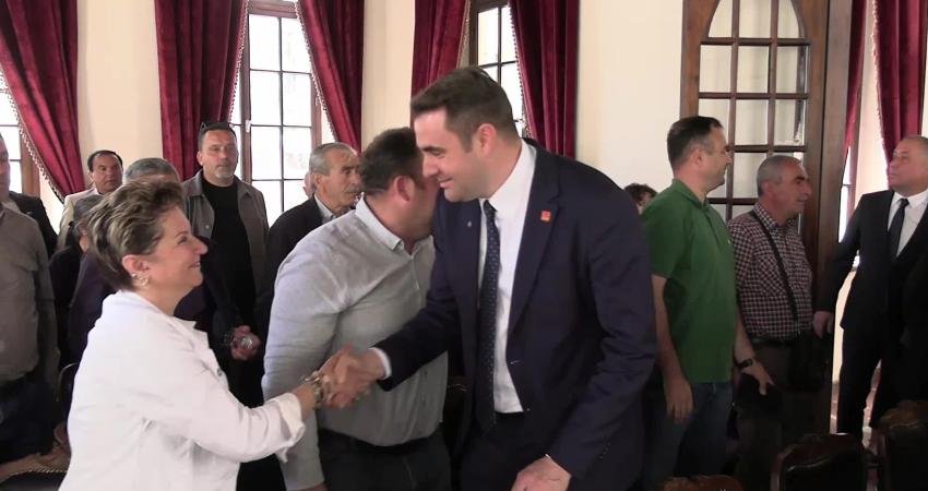 CHP İzmir İl Başkanı Çağatay Güç, saha çalışmaları kapsamında Bergama’da