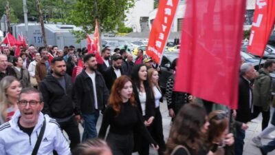 CHP Kurultay’ın iptal kararını Dolmabahçe’de toplanan CHP Şişli, Beyoğlu, Sarıyer