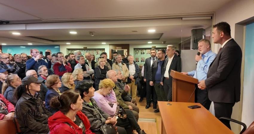 CHP Kurultayı’na iptal kararı… CHP Giresun İl Başkanı Şenyürek: Bu parti savaş meydanlarında kuruldu, diz çöktüremezler Ankara Bölge Adliye Mahkemesi 36. Hukuk Dairesi’nin CHP’nin 38. Olağan