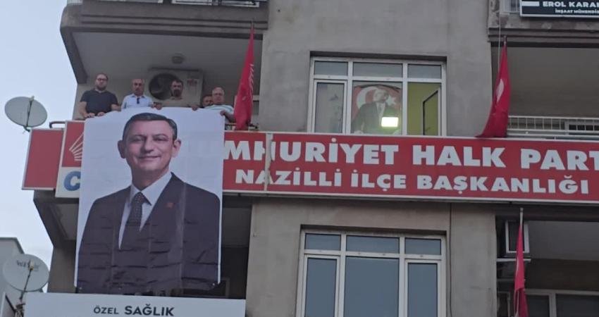CHP'nin 38. Olağan Kurultayı'nın iptalinin ardından partinin Nazilli İlçe Başkanlığı'na