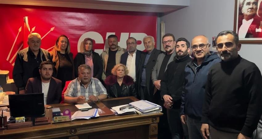 CHP Kurultayı’na iptal kararı… CHP Van İpekyolu İlçe Başkanı Ömer Doğan: Bu iş aydınlığa kavuşana kadar nöbetimize devam edeceğiz CHP Van İpekyolu İlçe Başkanı ve Saadet Partisi İl Başkanı,