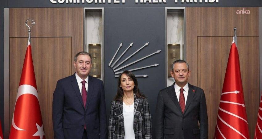 DEM Parti Eş Genel Başkanları Tülay Hatimoğulları ve Tuncer Bakırhan,