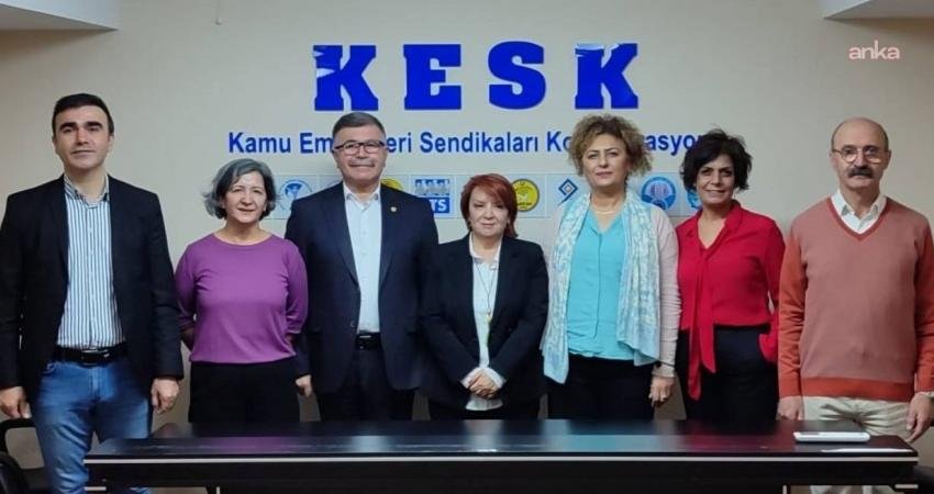 CHP Kurultayı’na iptal kararı… KESK: Karar, demokratik siyasete vurulmuş açık bir darbedir KESK Yürütme Kurulu, istinafın, CHP’nin 38. Olağan Kurultayı için mutlak