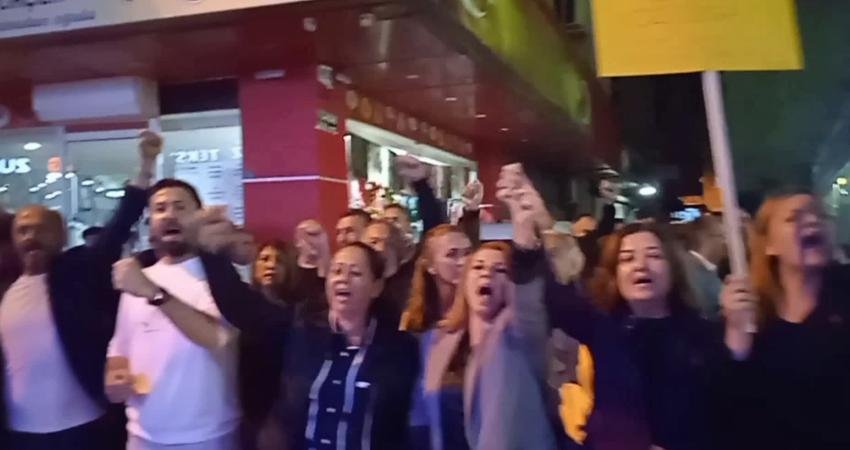 CHP Kurultayı’na iptal kararı… Osmaniye’de protesto gösterisi CHP Osmaniye İl Başkanlığı binası önünde toplanan partililer ve vatandaşlar,