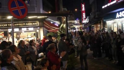 CHP'nin 38. Olağan Genel Kurulu'nun iptalinin ardından partililer Yalova İl