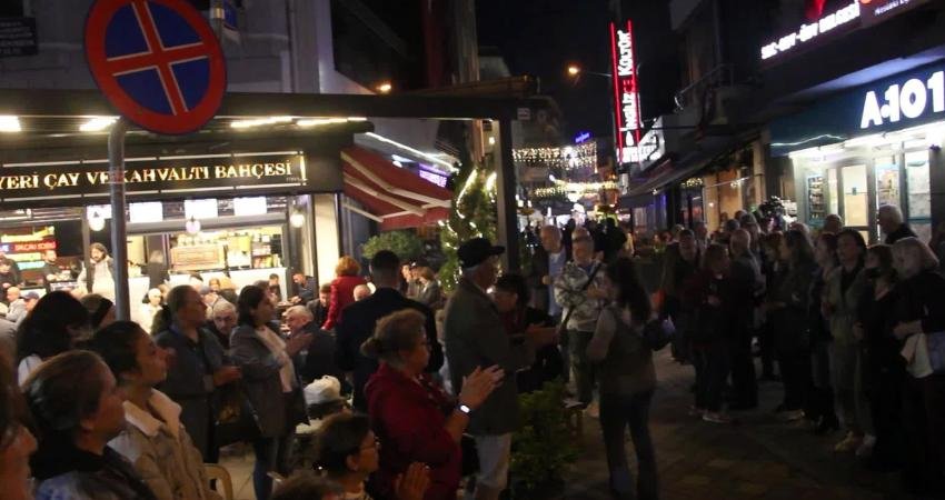 CHP'nin 38. Olağan Genel Kurulu'nun iptalinin ardından partililer Yalova İl