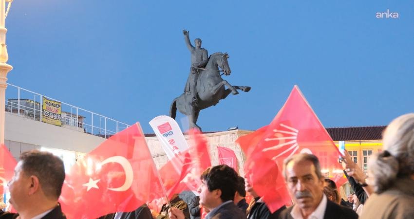 CHP Gaziantep İl Başkanlığı, “mutlak butlan” kararına karşı Maarif Meydanı’nda