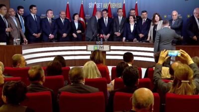 İYİ Parti Genel Başkanı Müsavat Dervişoğlu, CHP'nin 38. Olağan Kurultayı'na