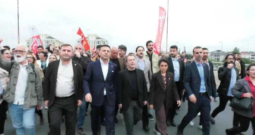 CHP İstanbul İl Başkanlığı, CHP Kurultayı’nın iptaline karşı birçok ilçede