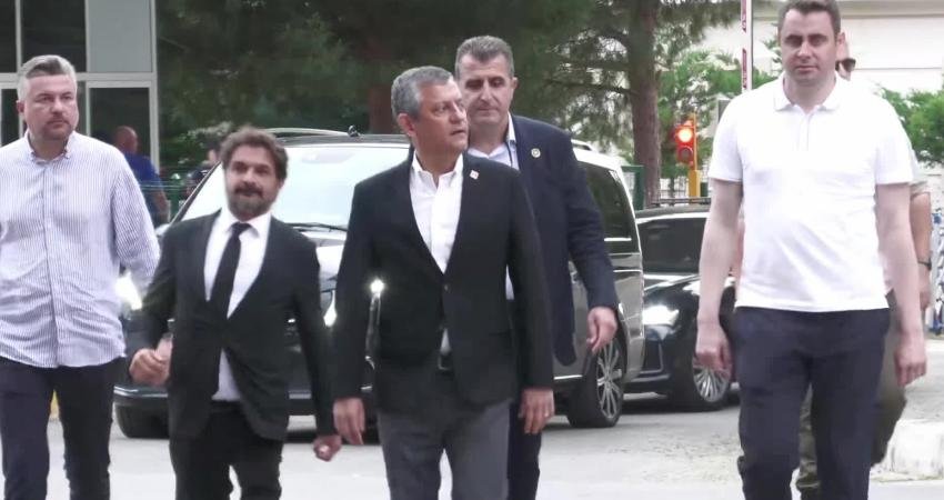CHP Lideri Özel: Butlan kararı mazbatamı iptal etmiyor. Kemal Bey milletvekili olmadığı için grup başkanı olması mümkün değil Özgür Özel, Kemal Kılıçdaroğlu’nun TBMM Grup Toplantısı için milletvekillerine gönderdiği