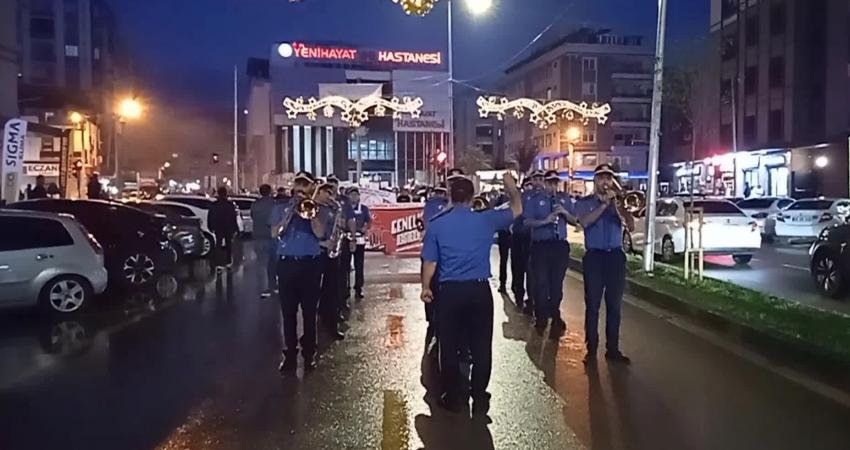 CHP Osmaniye İl Örgütü’nden 19 Mayıs kutlamaları kapsamında “Gençlik Korteji” yürüyüşü CHP Osmaniye İl Örgütü tarafından 19 Mayıs Atatürk’ü Anma, Gençlik