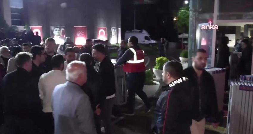 CHP Genel Başkanı Özgür Özel ve partililerin, 38. Olağan Kurultay'a