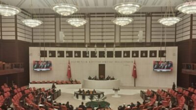 CHP’li Akay’dan varlık barışı tepkisi: Bu düzenleme geçerse Türkiye yeniden öngörülemeyen bir faiz sarmalının içine girecek Varlık barışı düzenlemesinin ekonomi ve uluslararası etkileri TBMM Genel Kurulu'nda