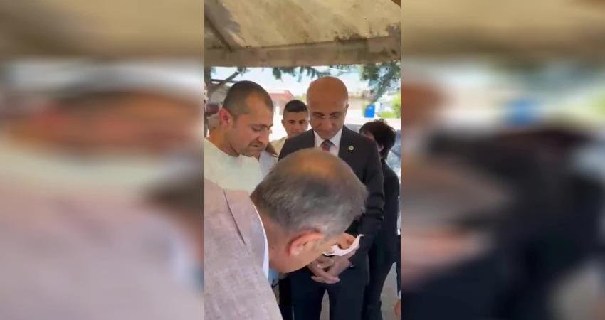 CHP’nin 81 ilde yürüttüğü saha çalışmaları kapsamında Amasya’da vatandaşlarla bir