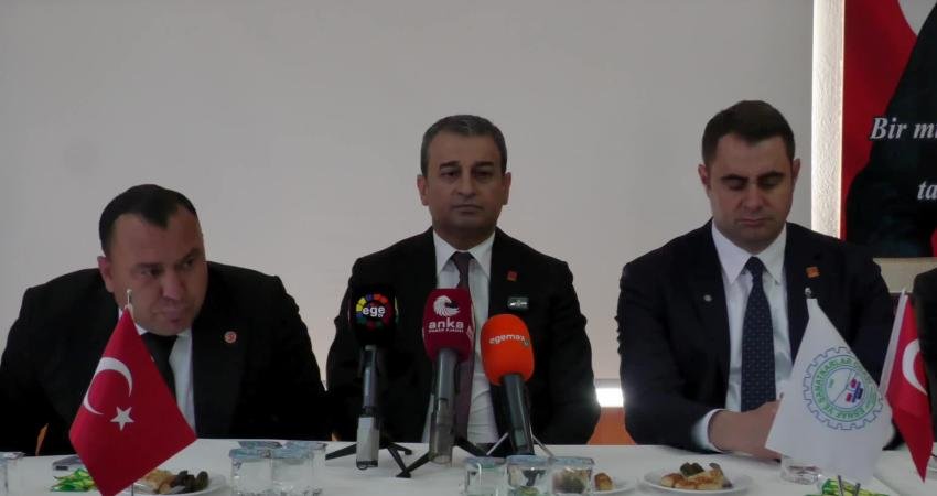 CHP Genel Başkan Yardımcısı Burhanettin Bulut, İzmir’de Güzelbahçe Esnaf ve