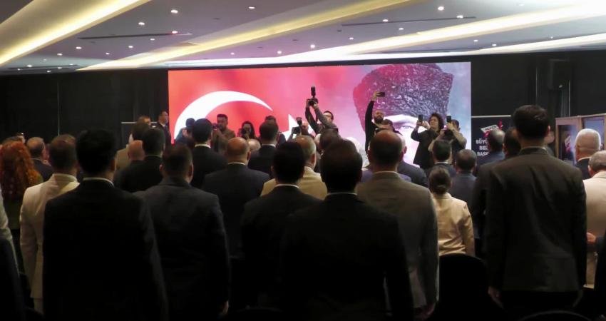CHP'nin Cumhurbaşkanı adayı Ekrem İmamoğlu, Balıkesir'de düzenlenen CHP Büyükşehir Belediye