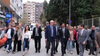 CHP Zonguldak Milletvekili Eylem Ertuğrul, Eskişehir'de pazar yerini ziyaret ederek