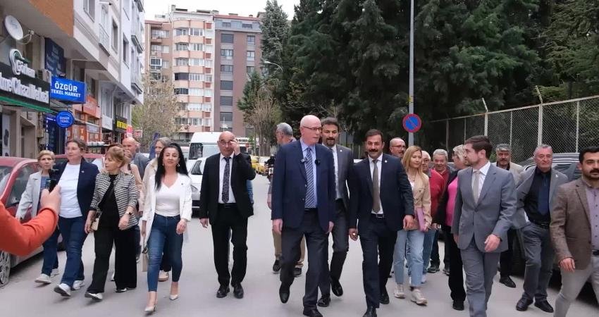 CHP Zonguldak Milletvekili Eylem Ertuğrul, Eskişehir'de pazar yerini ziyaret ederek