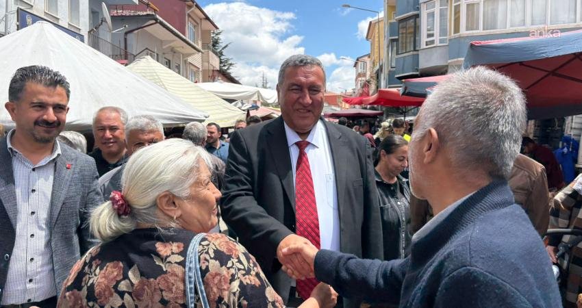 CHP’li Gürer: “Pazarlar, markete göre daha uygun fiyatla ürün satılan yerler ancak vatandaş pazarda dahi alışverişte zorlanıyor” CHP Niğde Milletvekili Ömer Fethi Gürer, Ulukışla ilçesinde pazar yeri